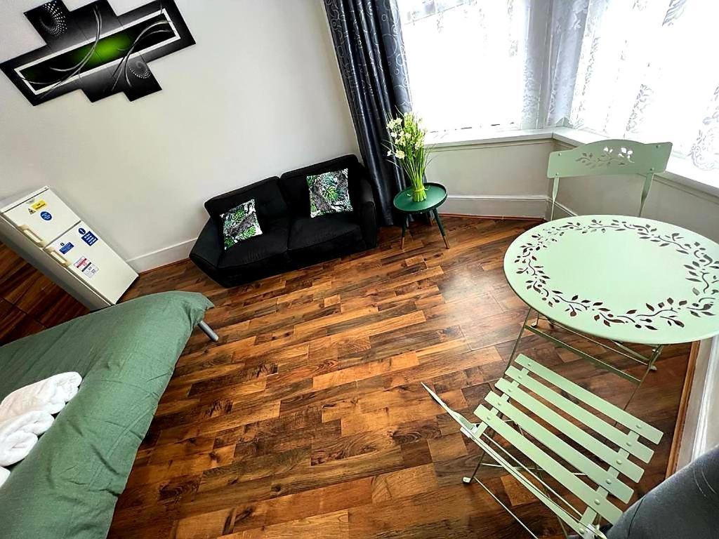 伦敦 Woodgreen House酒店 外观 照片